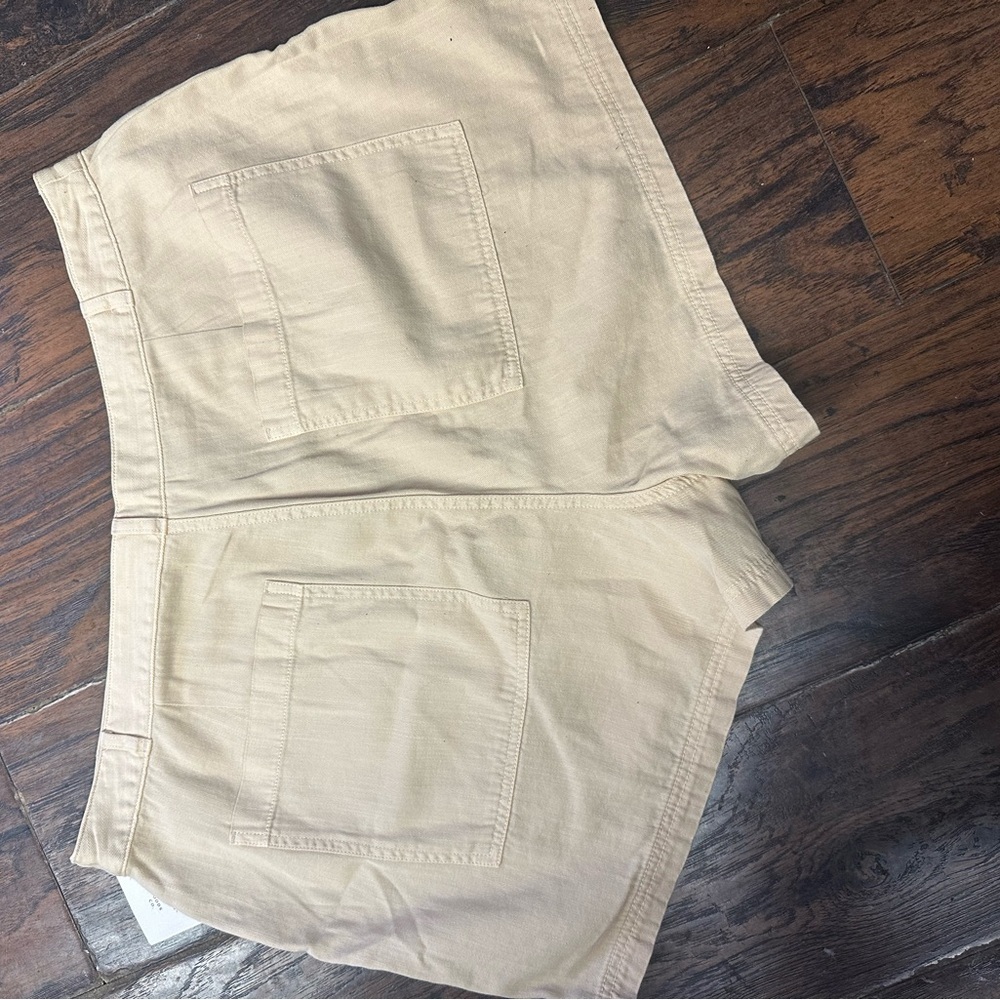 Universal Thread Women’s Shorts Bright Red Sz 17. <<<<73>>>> - Picture 4 of 7